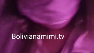 Numa viagem de 10 horas nao aguentei mais o tesao e me masturbei no banheiro do aviao ate gozar