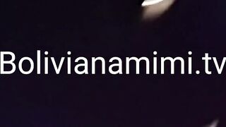 Numa viagem de 10 horas nao aguentei mais o tesao e me masturbei no banheiro do aviao ate gozar