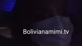 Numa viagem de 10 horas nao aguentei mais o tesao e me masturbei no banheiro do aviao ate gozar