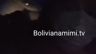 Numa viagem de 10 horas nao aguentei mais o tesao e me masturbei no banheiro do aviao ate gozar