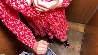 Публичный и рискованный трах в лифте. POV