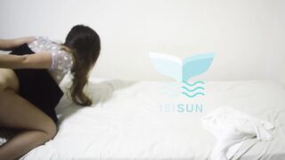 gorgeous blond bangs the pizza dude coz this chab doesn't have cash