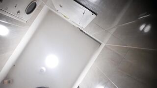 I went out in the shower, that guy masturbates richly