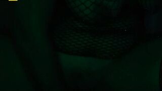 mommy in underware a rete cavalca un sex toy e schizza come un vulcano