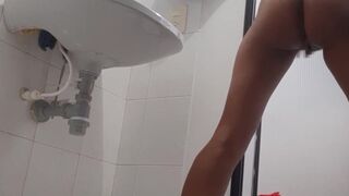 I record myself in the baths whilst I finger my vagina