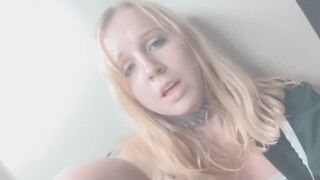 See THERAWHONEY Poke Massive Sex-toy Inside Her Taut Snatch