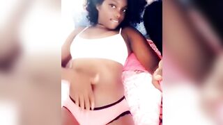 JAMAICAN GYAL RUBBING HER PUSSY