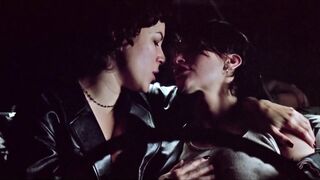 Celebrities Jennifer Tilly&Gina Gershon go Lesbian in Bound 