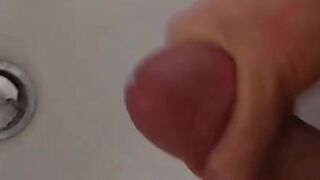 Auf der Arbeit heimlich und schnell masturbiert