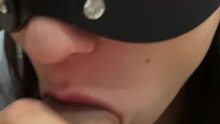 This babe gave a oral job with her tender lips and got jizz in her throat