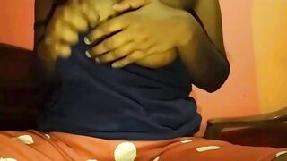 Lankan Hot Gal Show her Large Melons - ලොකු බෝල රවුම් සිනිඳු තන්