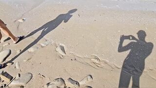 Scopata da un cazzo enorme in una spiaggia nudista Italiana. Parte two.