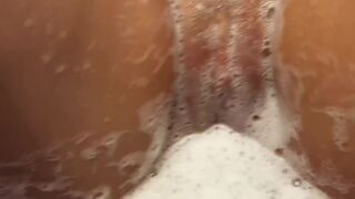 Juicy Footjob in bath - twat in foam