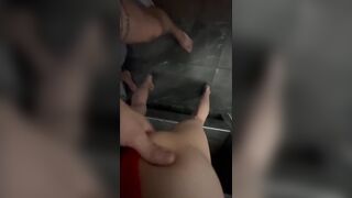 Cogiendo a mi nalgona en el baño.401
