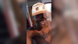 Kay.. why Kjamesz always giggling ?¿??