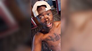 Kay.. why Kjamesz always giggling ?¿??