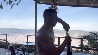 In the jacuzzi, touching my thick and hard rod for u I give u all my milk on your butt cheeks