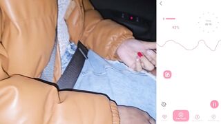 This chab masturbates me whilst I drive the car and walk outdoors