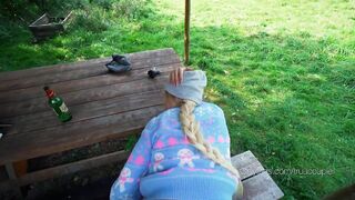 Kate i Axel bzykają się w Polskich górach przy ognisku i kiełbaskach (Outdoor PIDDLE)