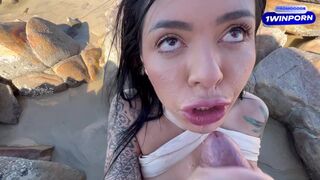 Conheci essa putinha na praia e chamei para foder gostoso, transamos em publico sem preservativo