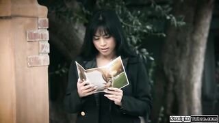 Oriental Ember Snow has this chab rmind set to becoming a single parent and invited a stranger over to get her preggy.This babe just now sucks and bangs him