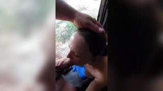 Schlampe bläst an der Bushalte Station