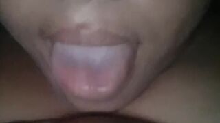 Chupando mis tetas calientes bien rico