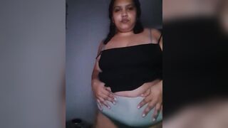 Mostrando mis tetas ricas parte 1