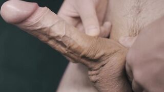 Runkar min stora svenska kuk medans jag tänker på din tighta fitta