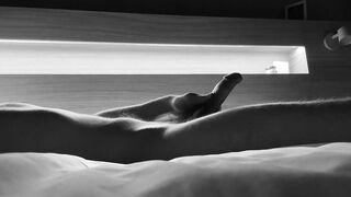 Hunk masturbating in advance of bedtime