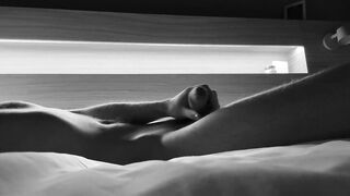 Hunk masturbating in advance of bedtime