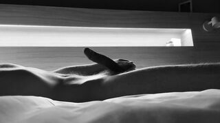 Hunk masturbating in advance of bedtime