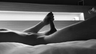 Hunk masturbating in advance of bedtime