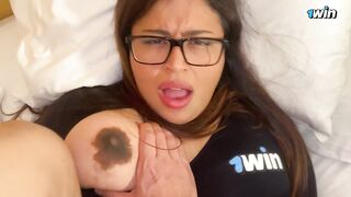 STEPMOTHER HELPS HER STEPSON WITH HER THROAT AND HER BULKY SOAKED SNATCH!