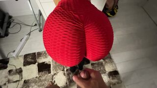 Fitness model looking for a sports brassiere / I cum on excellent booty in yoga panties/Candyluxxx