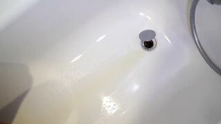 Badewannenpiss, Leckst du mir die Muschie sauber???