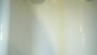 Badewannenpiss, Leckst du mir die Muschie sauber???