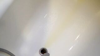 Badewannenpiss, Leckst du mir die Muschie sauber???