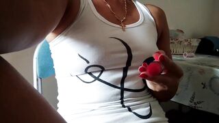 Vieni a leccami in ginocchio la figa???? uso hawt toys Aiersha