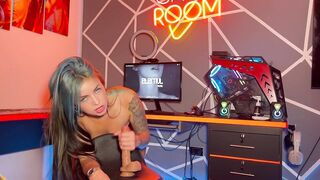 Colombiana cabalga un gran sex tool - ANITTA MILLER