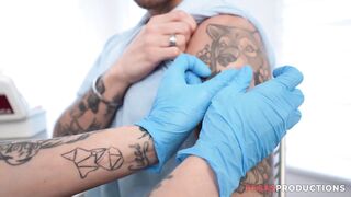 Pegas Productions - L'Infirmière Vanessa TheRock est Solidement Défoncée