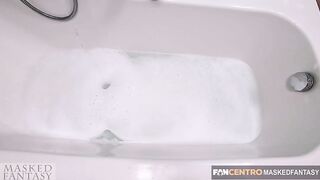 Pretty mother I'd like to fuck takes time to shave her curly Snatch and Labia during a relaxing Baths