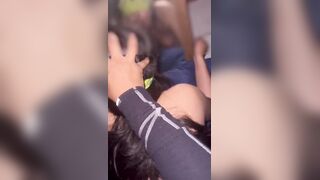 Ahijada me complace chupando consolador mientras le doy con todo por el culo