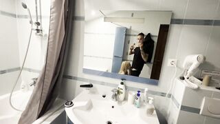 WILD BANG IN THE SHITTER DURING A PARTY