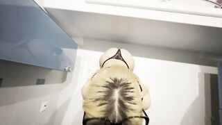 WILD BANG IN THE SHITTER DURING A PARTY