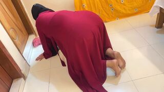 Large Booty Curvy Muslim Hawt Stepmom Stuck below Daybed Then That babe crave Anal screw from me!