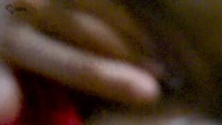 Me meto los dedos en la sala de mi'migo mientras no esta