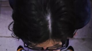 lo pompo come si deve e mi ripaga con una grossa sborrata sui capelli