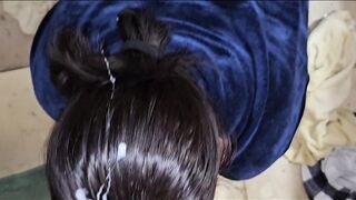 lo pompo come si deve e mi ripaga con una grossa sborrata sui capelli