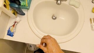 Quick cum in sink
